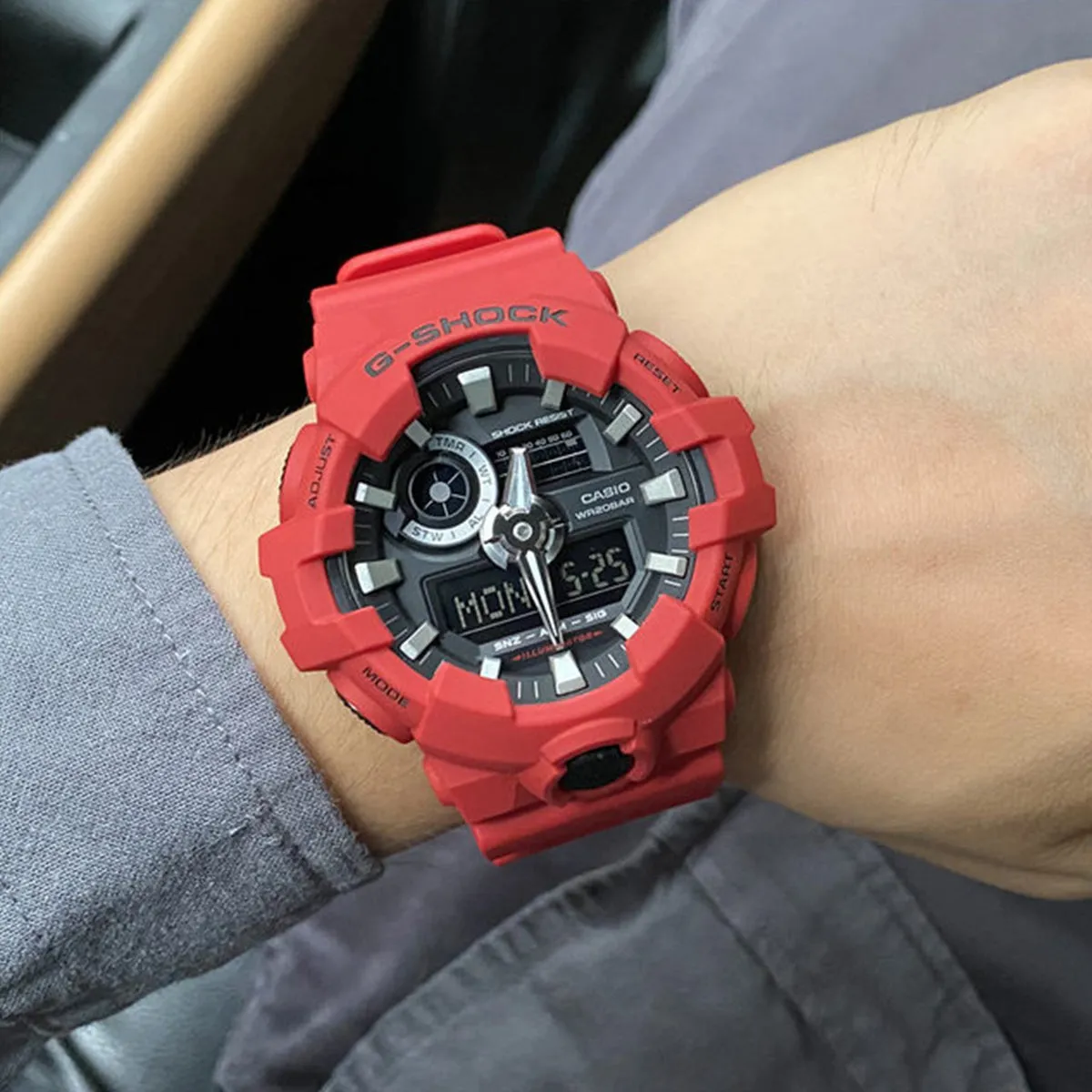 Casio - G-Shock - GA-700-4ADR