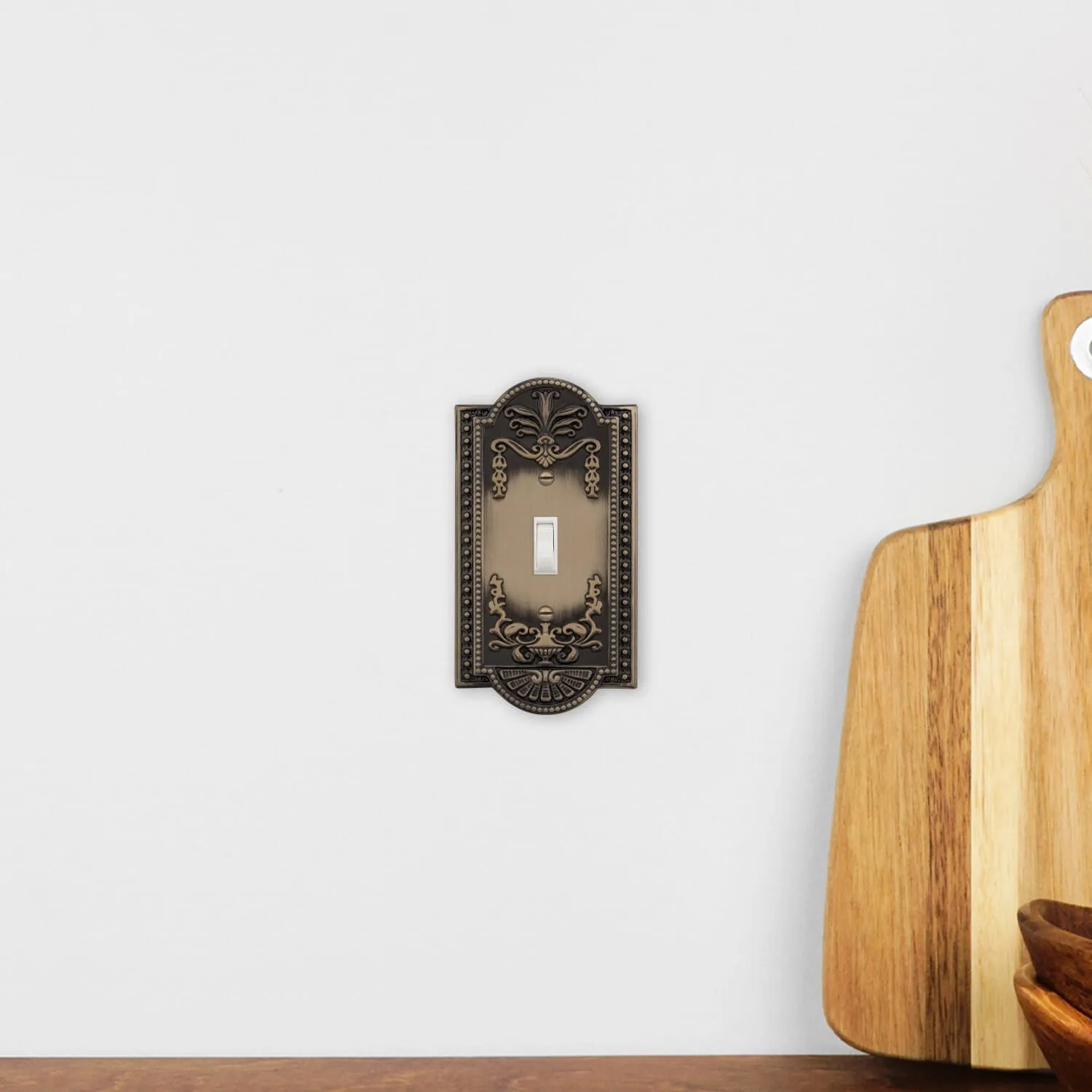 Meadows Switch Plate with Single Toggle in Antique Brass